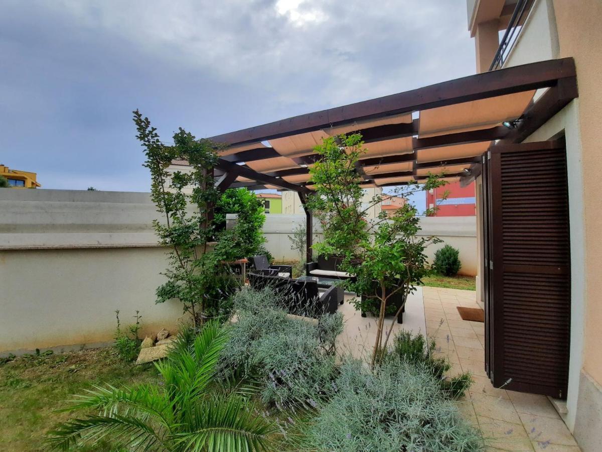 Maslina Apartment Premantura Bagian luar foto
